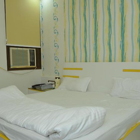 Hotel Paradise Inn Auraiya Ngoại thất bức ảnh
