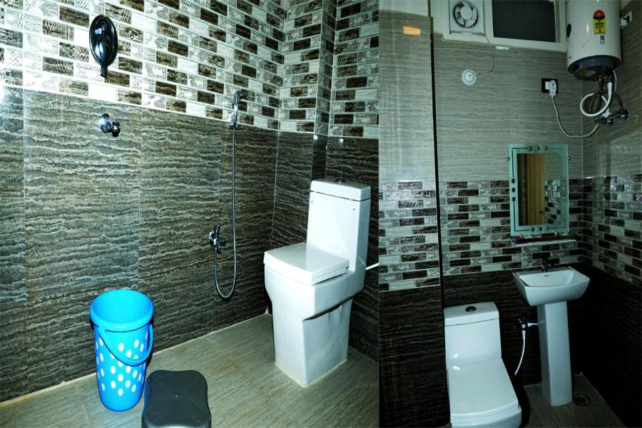 Hotel Paradise Inn Auraiya Ngoại thất bức ảnh