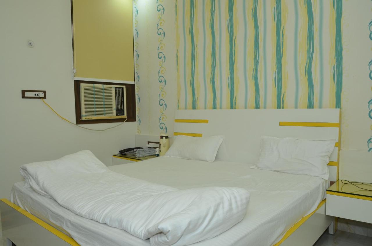 Hotel Paradise Inn Auraiya Ngoại thất bức ảnh