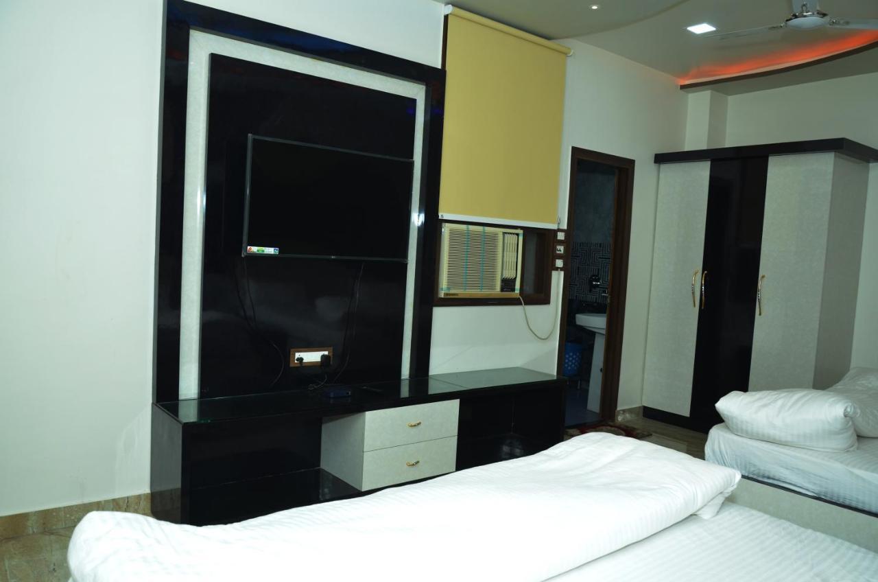 Hotel Paradise Inn Auraiya Ngoại thất bức ảnh