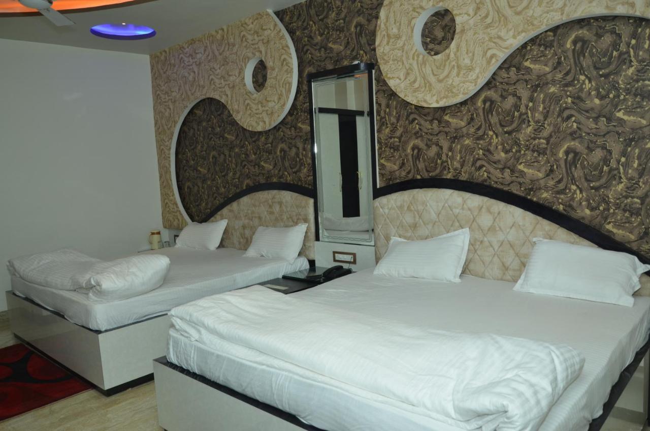 Hotel Paradise Inn Auraiya Ngoại thất bức ảnh