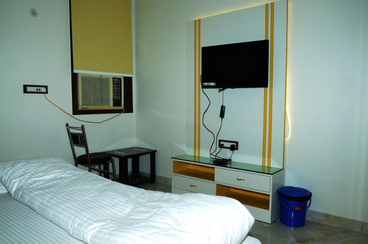 Hotel Paradise Inn Auraiya Ngoại thất bức ảnh