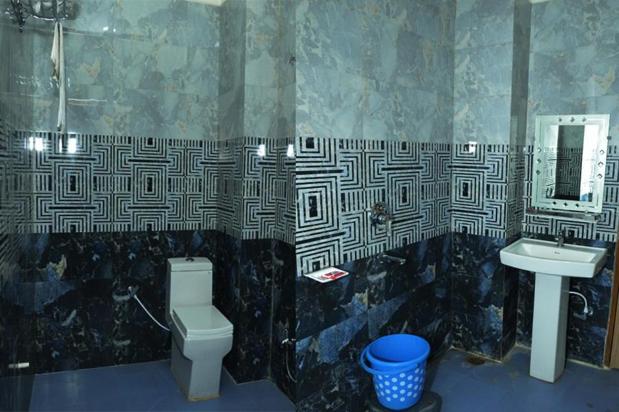 Hotel Paradise Inn Auraiya Ngoại thất bức ảnh