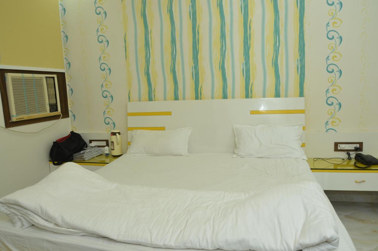 Hotel Paradise Inn Auraiya Ngoại thất bức ảnh