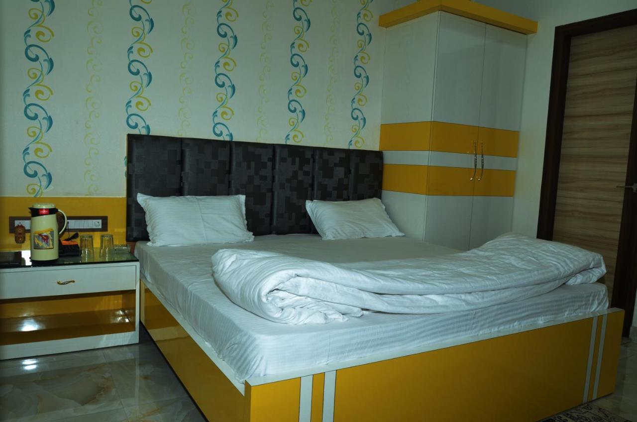 Hotel Paradise Inn Auraiya Ngoại thất bức ảnh