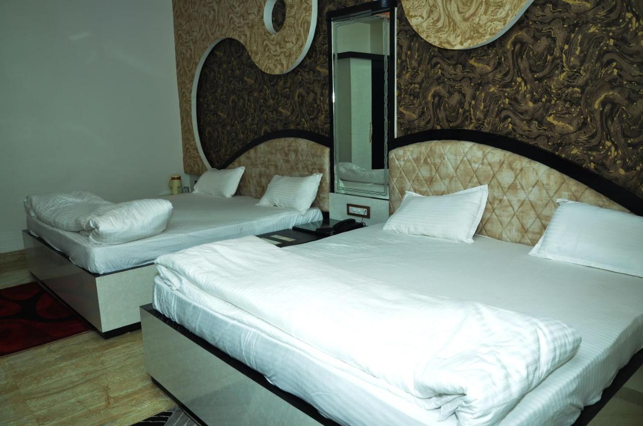 Hotel Paradise Inn Auraiya Ngoại thất bức ảnh